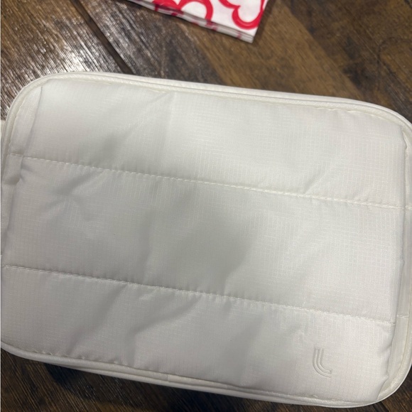 Lole Cream Belt Bag - Picture 2 of 9